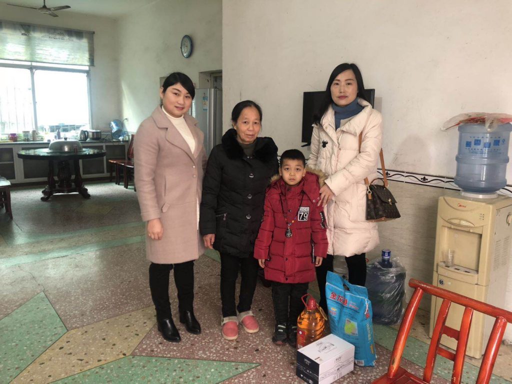 春節(jié)送溫暖、關(guān)愛留守兒童
